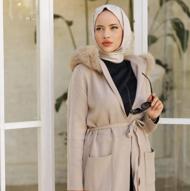 BELDEN BAĞLAMALI KAPŞONLU KÜRKLÜ CEKET