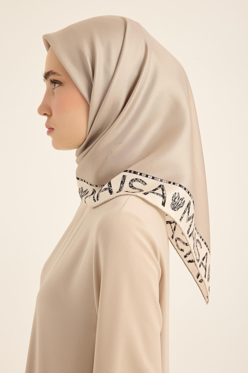 RUFİ TİVİL İPEK EŞARP