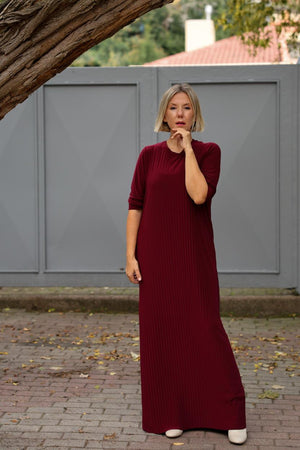 ÖNÜ VE ARKASI İNCE PLİSELİ ELBİSE