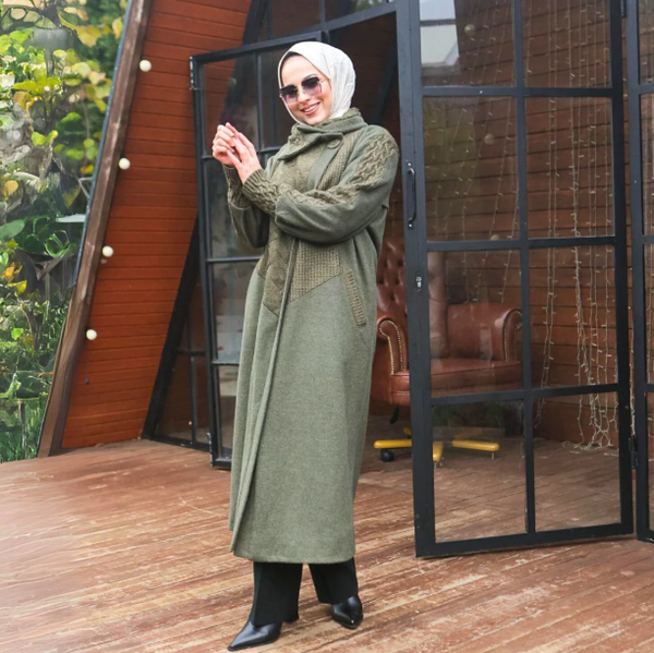 TRİKO DETAYLI YAKA DÜĞMELİ KAP